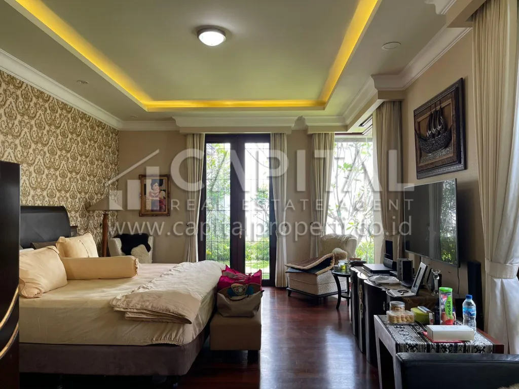 Jual rumah American Style dengan kolam renang pribadi di Gegerkalong Bandung | iklanova.com