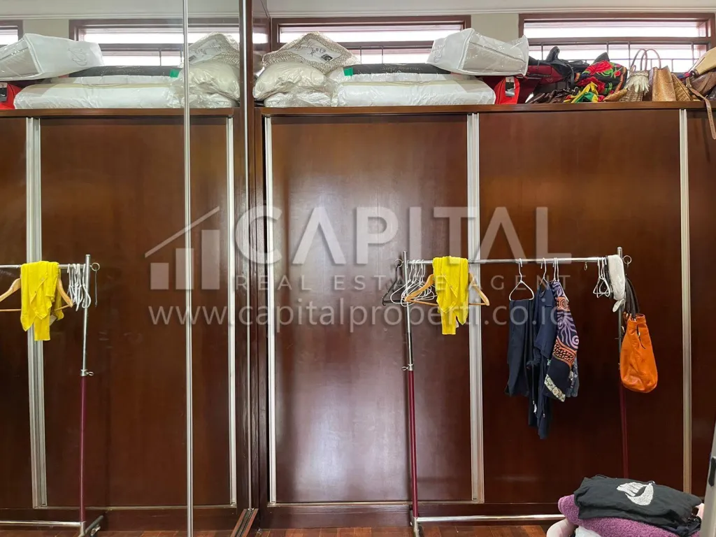 Jual rumah American Style dengan kolam renang pribadi di Gegerkalong Bandung | iklanova.com