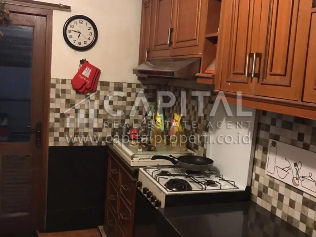 Jual rumah apik dan sangat terawat 2 lantai di area Turangga Bandung Kota | iklanova.com