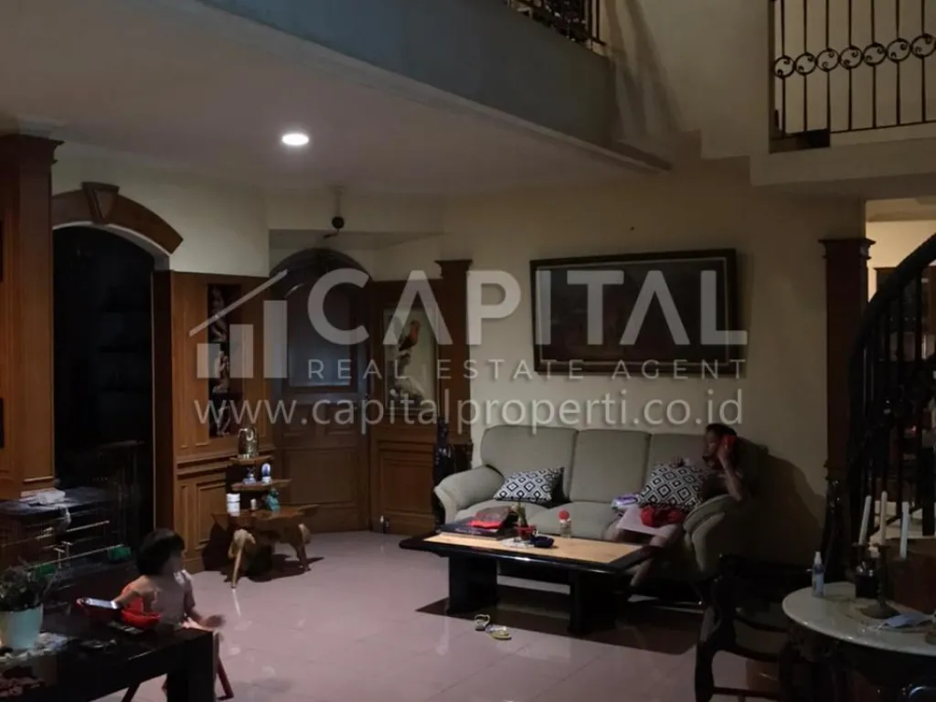 Jual rumah apik dan sangat terawat 2 lantai di area Turangga Bandung Kota | iklanova.com