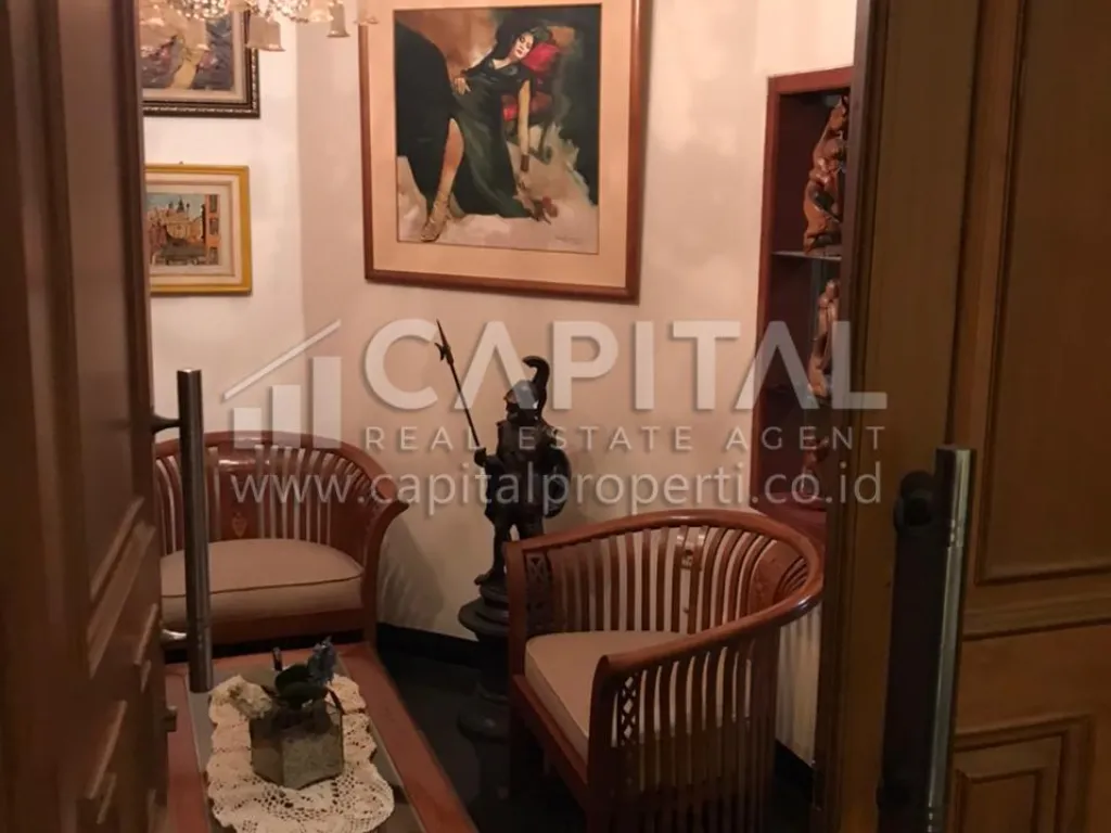 Jual rumah apik dan sangat terawat 2 lantai di area Turangga Bandung Kota | iklanova.com