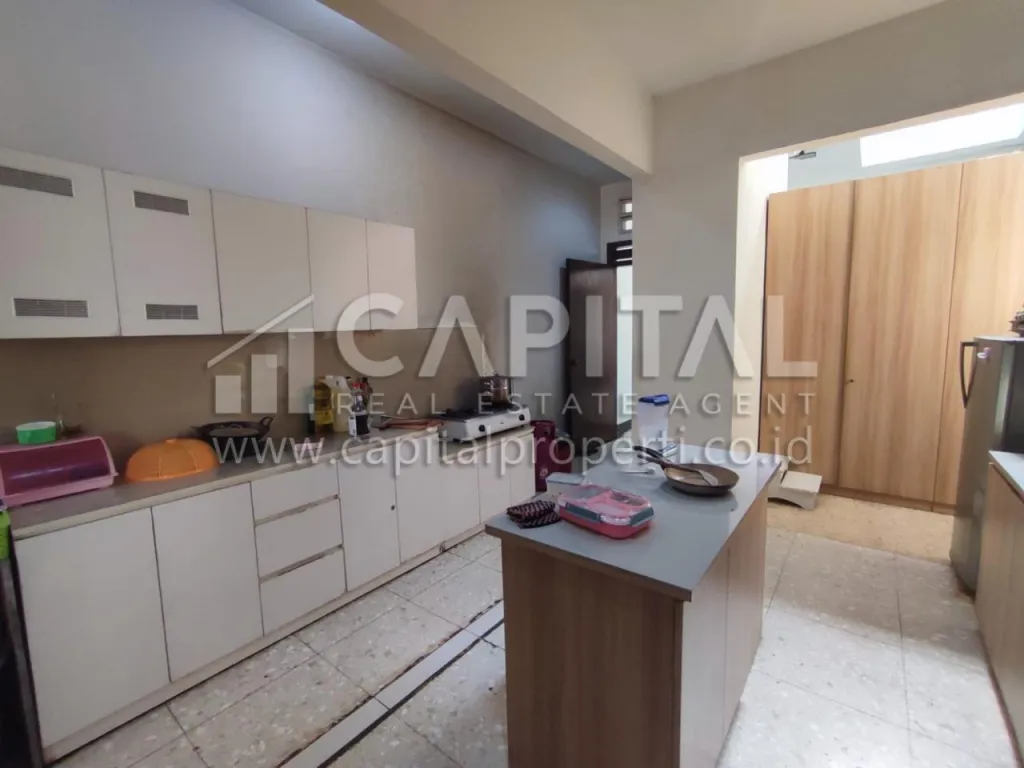 Jual rumah asri di Jalan Tampomas area Gatot Subroto Bandung Kota | iklanova.com