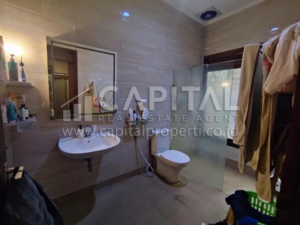 Jual rumah asri di Jalan Tampomas area Gatot Subroto Bandung Kota | iklanova.com