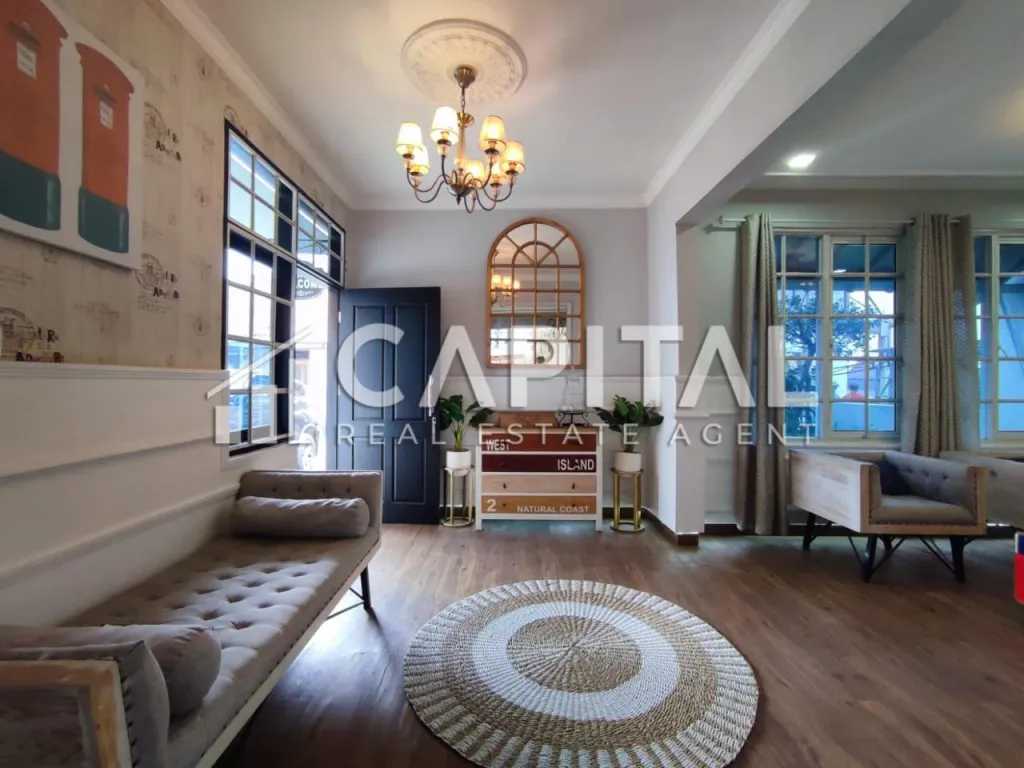 Jual rumah bagus fully furnished di sayap Pasteur | iklanova.com