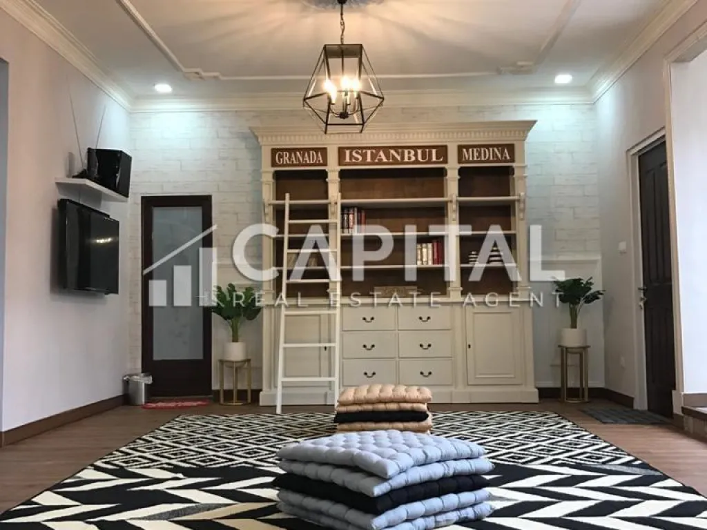 Jual rumah bagus fully furnished di sayap Pasteur | iklanova.com