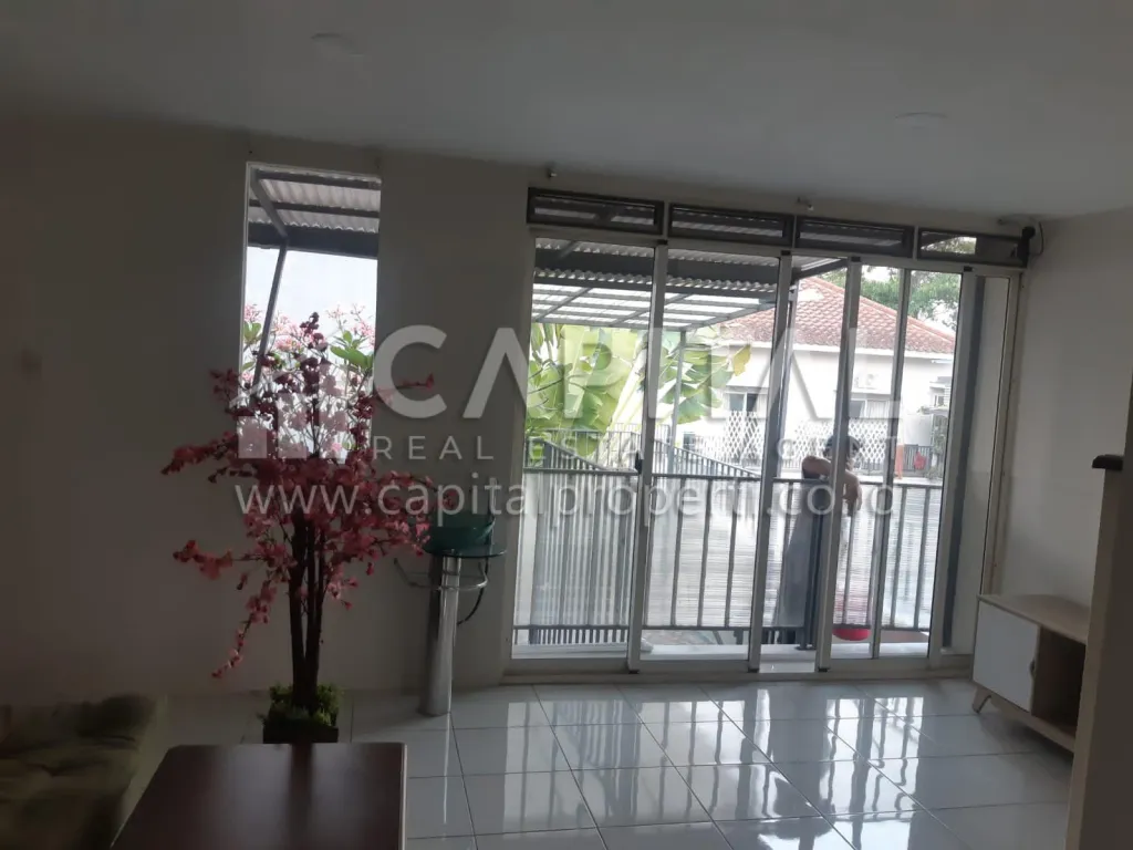 Jual rumah bangunan baru 2 lantai di Tatar Jingga Kota Baru Parahyangan | iklanova.com