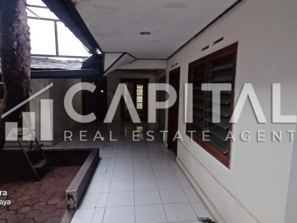Jual rumah Belanda terawat 1.5 lantai di sayap Riau Bandung | iklanova.com