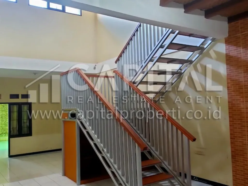 Jual rumah cantik 2 lantai di Jalan Pesantren Cimahi | iklanova.com