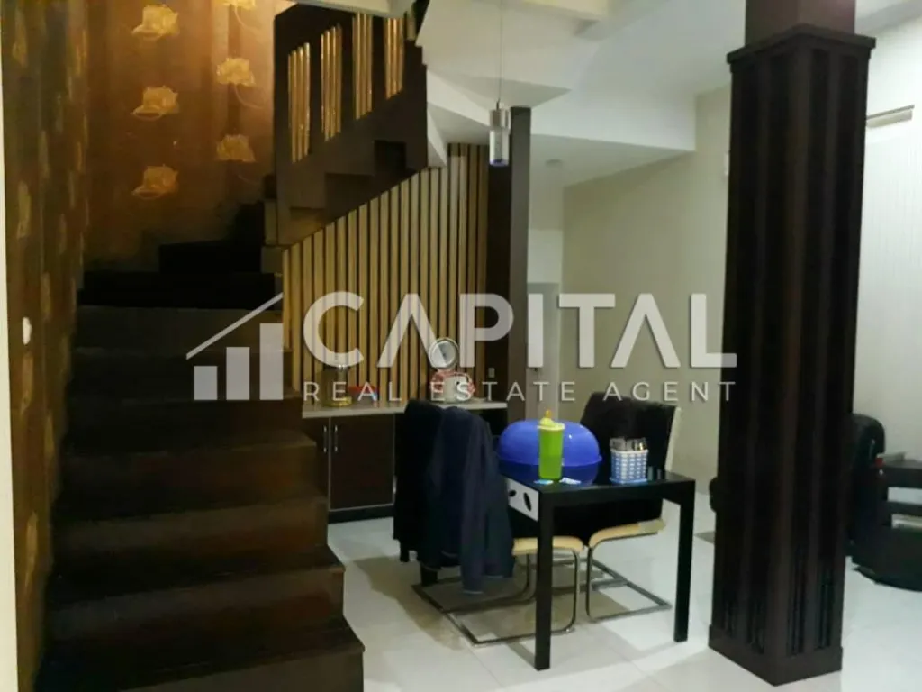 Jual rumah cantik 2 lantai + rooftop di Komplek Permata Cimahi | iklanova.com