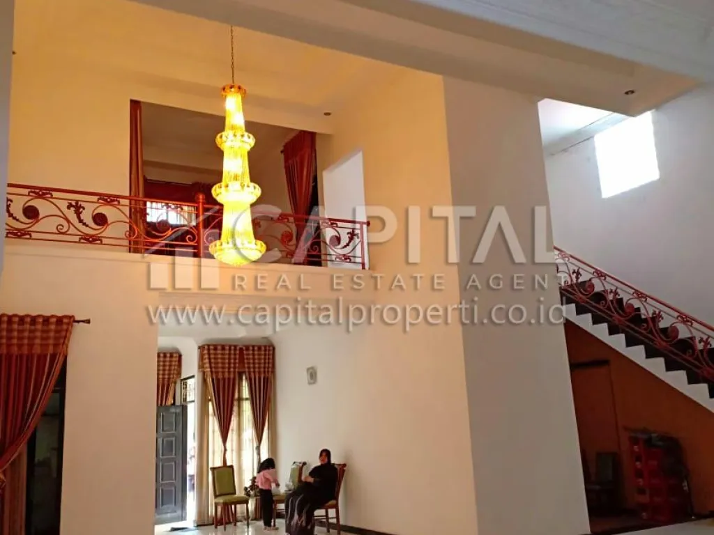 Jual rumah cantik 2 lantai siap huni di area Buahbatu Bandung | iklanova.com