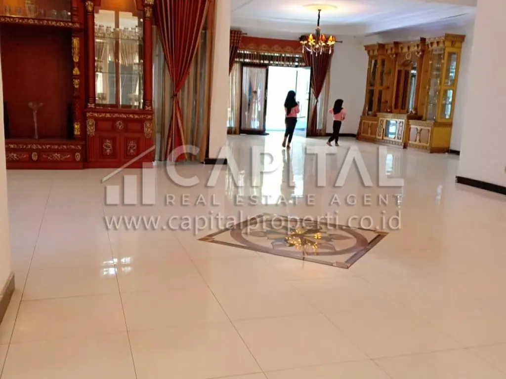 Jual rumah cantik 2 lantai siap huni di area Buahbatu Bandung | iklanova.com