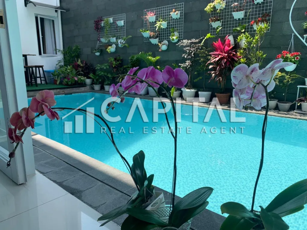 Jual rumah cantik dan nyaman 2 lantai dengan kolam renang di Gegerkalong Permai Bandung | iklanova.com