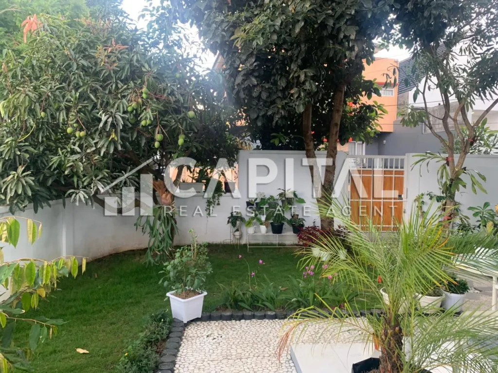 Jual rumah cantik dan nyaman 2 lantai dengan kolam renang di Gegerkalong Permai Bandung | iklanova.com