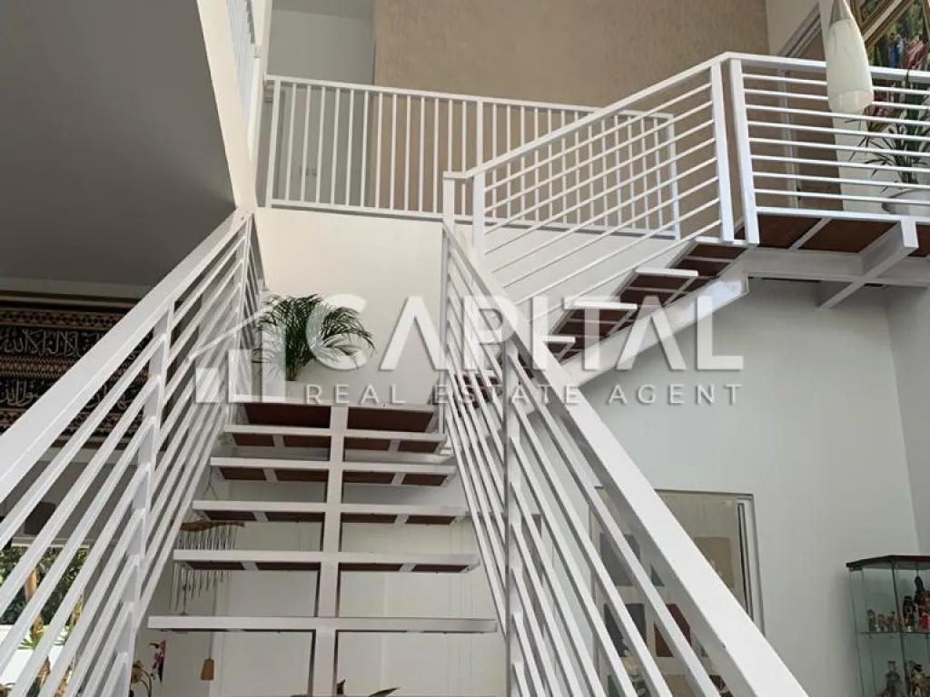 Jual rumah cantik dan nyaman 2 lantai dengan kolam renang di Gegerkalong Permai Bandung | iklanova.com