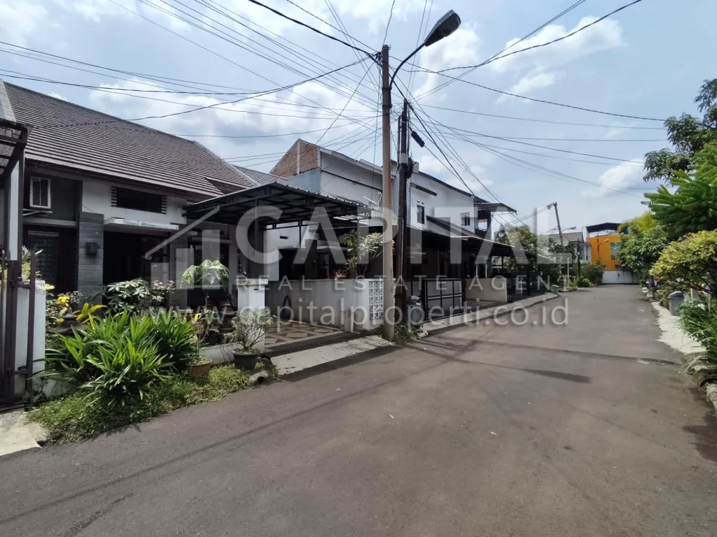 Jual rumah cantik dan nyaman dalam cluster one gate di area Arcamanik Bandung | iklanova.com