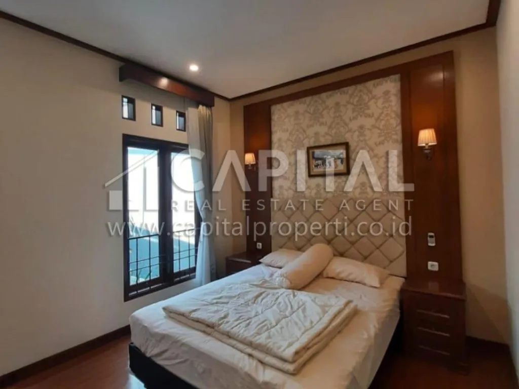 Jual rumah cozy dan mewah 2 lantai di sayap Setrasari Bandung Kota | iklanova.com