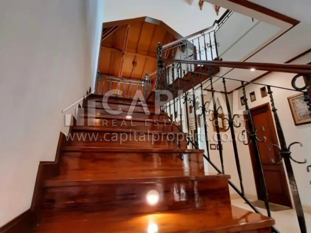 Jual rumah cozy dan mewah 2 lantai di sayap Setrasari Bandung Kota | iklanova.com