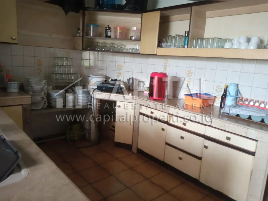 Jual rumah dan cafe strategis di pusat Kota Bandung sayap Asia Afrika | iklanova.com