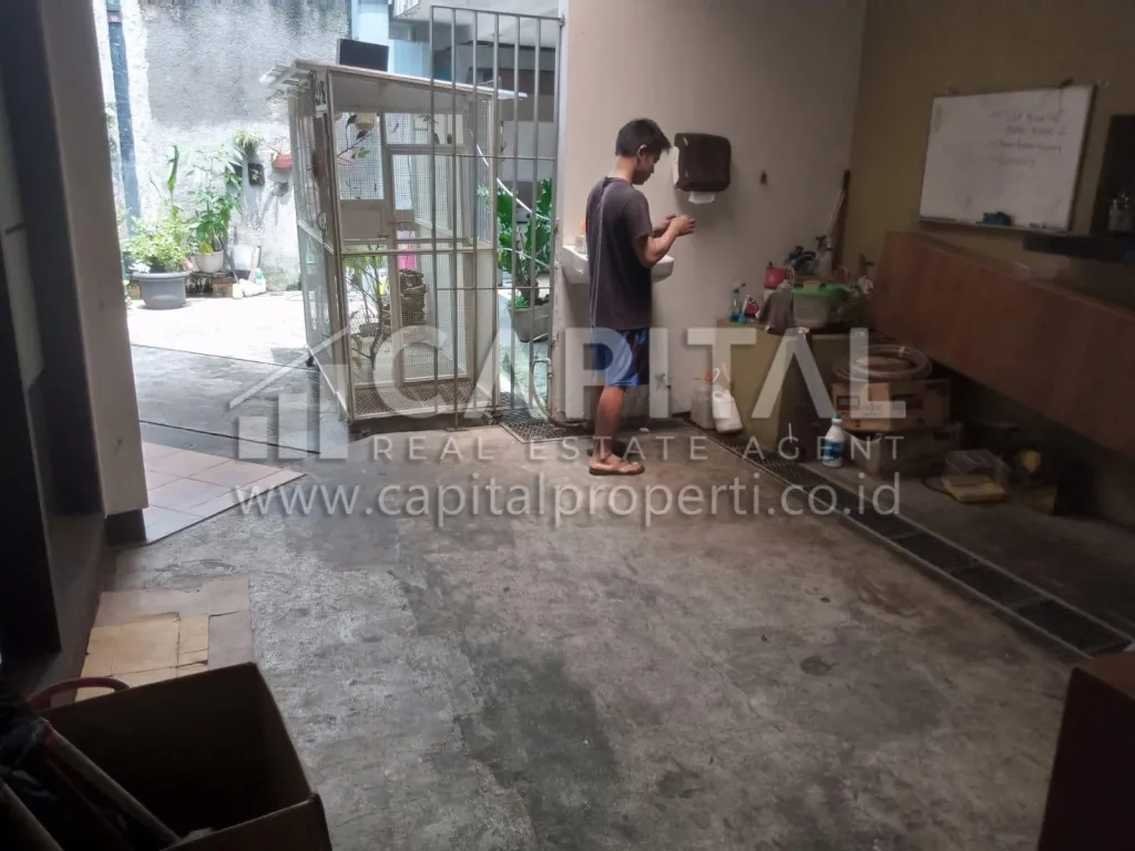 Jual rumah dan cafe strategis di pusat Kota Bandung sayap Asia Afrika | iklanova.com