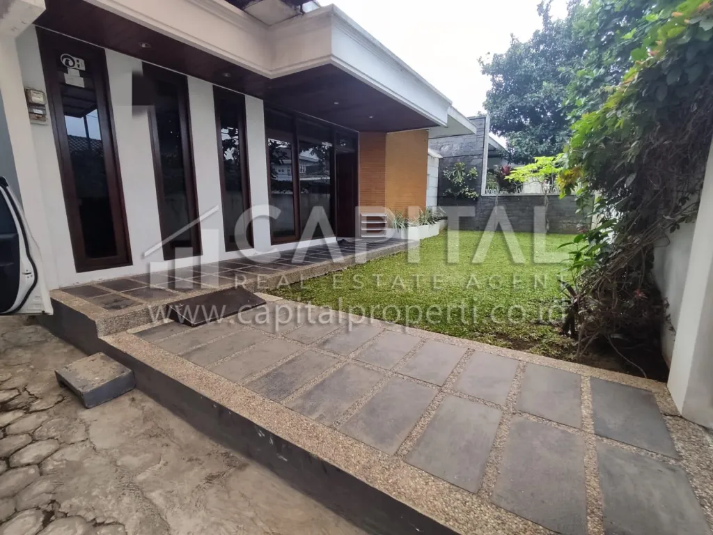 Jual rumah dan paviliun bersih terawat di Komplek Dadali Bandung | iklanova.com