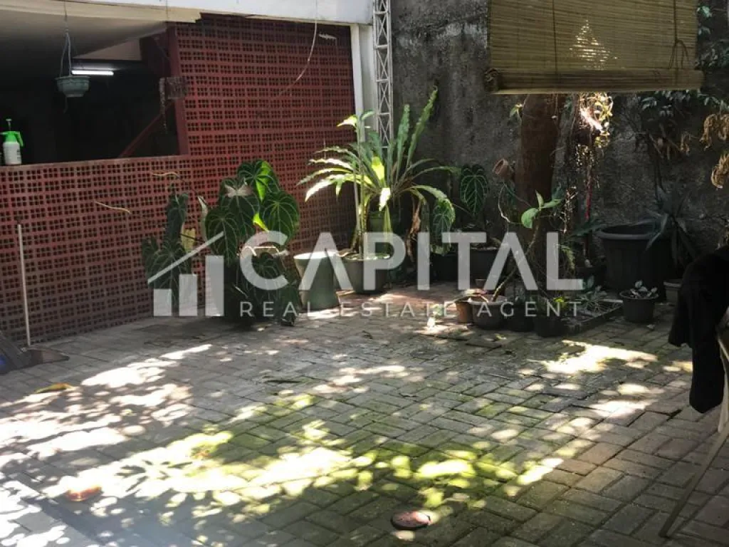 Jual rumah dengan taman di sayap Buahbatu Bandung | iklanova.com