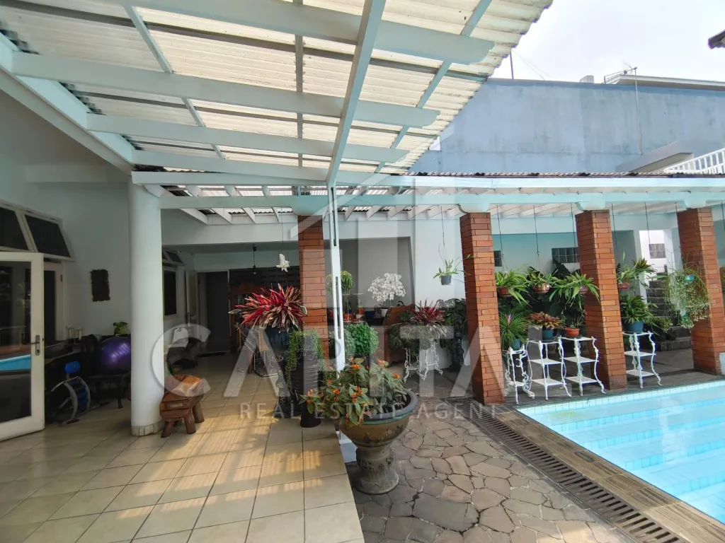 Jual rumah di Cipaku Bandung | iklanova.com