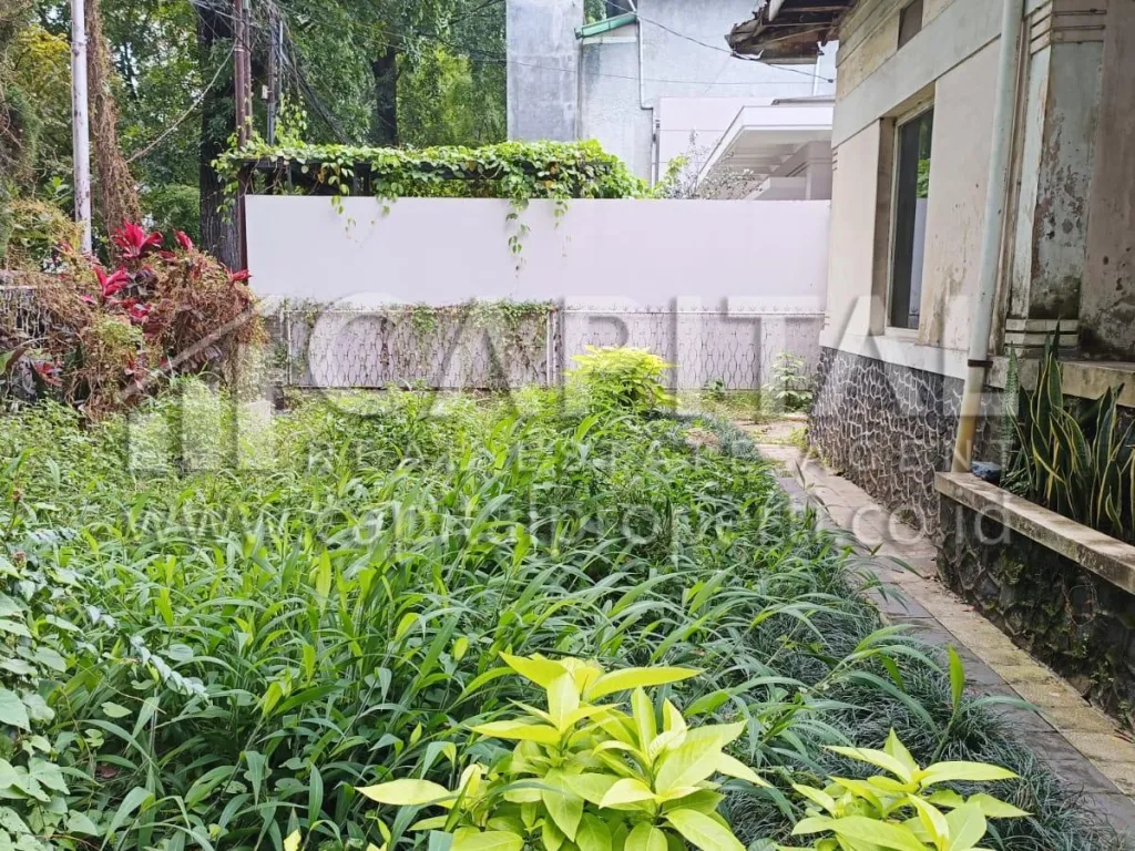 Jual rumah hitung tanah di Jalan Dr. Cipto bandung | iklanova.com