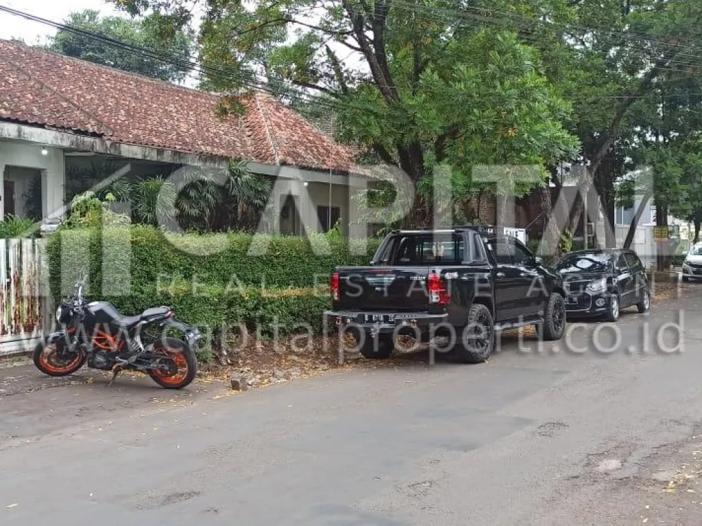 Jual rumah hitung tanah di sayap Jalan Riau Bandung | iklanova.com