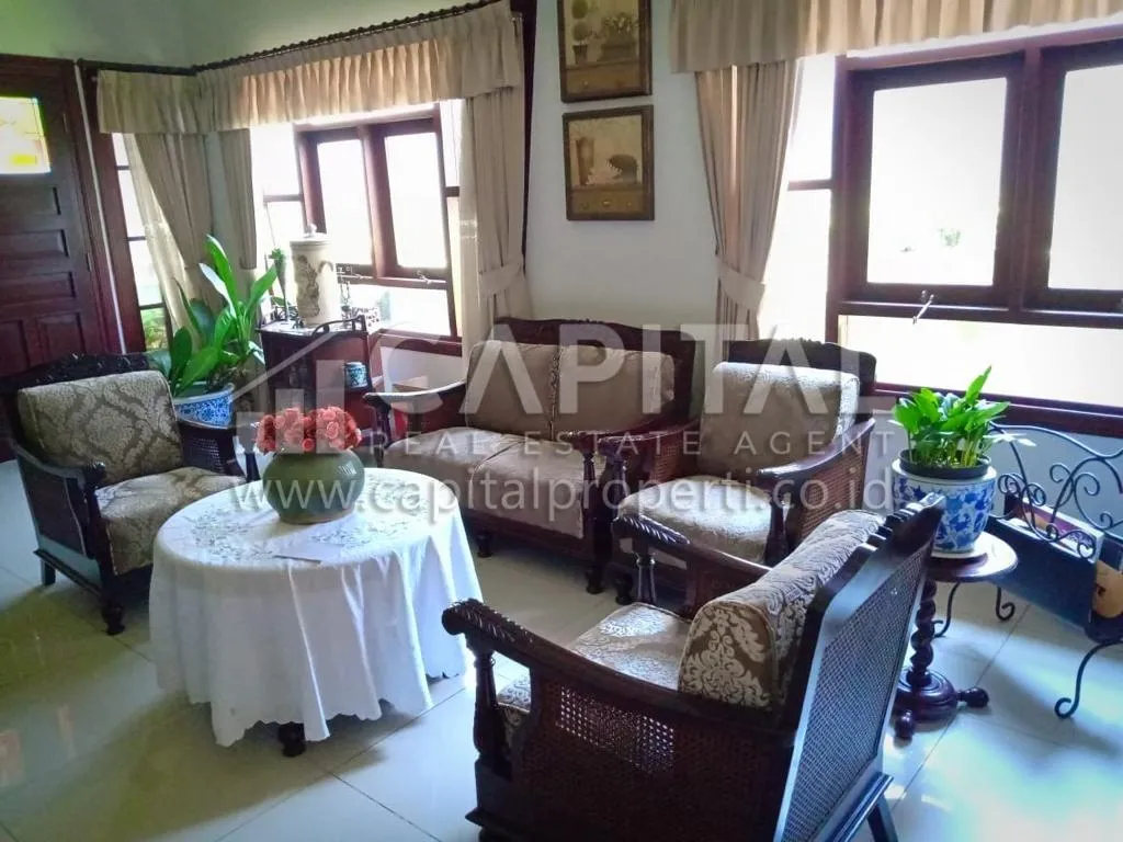 Jual rumah istimewa di area bisnis Kota Cimahi | iklanova.com