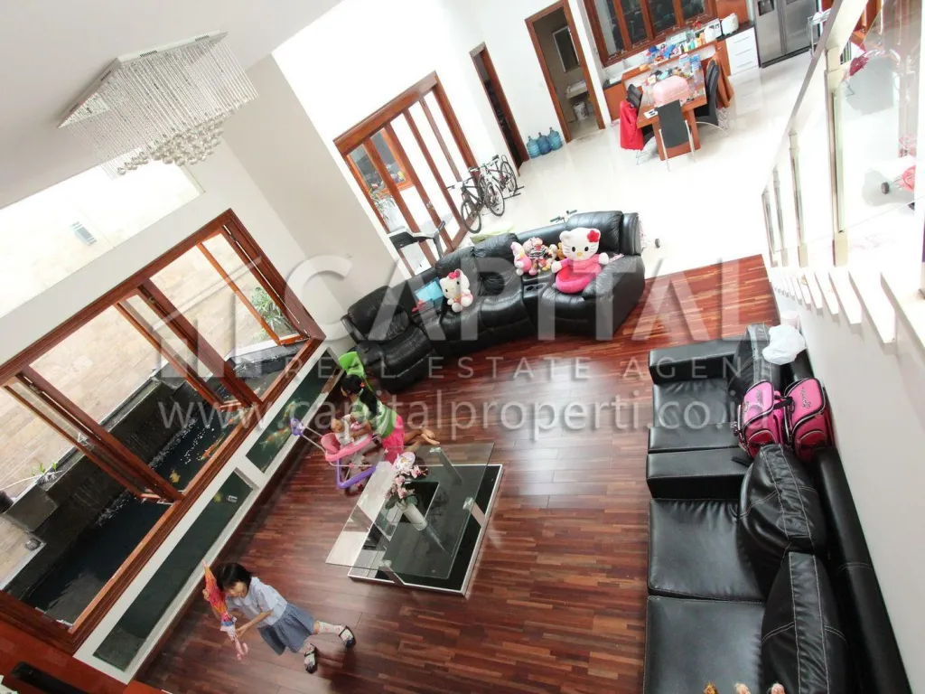 Jual rumah kantor full furnished di sayap Burangrang Bandung Kota | iklanova.com