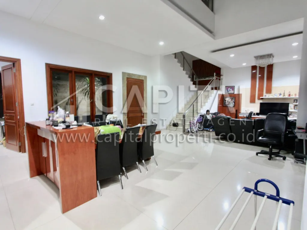 Jual rumah kantor full furnished di sayap Burangrang Bandung Kota | iklanova.com