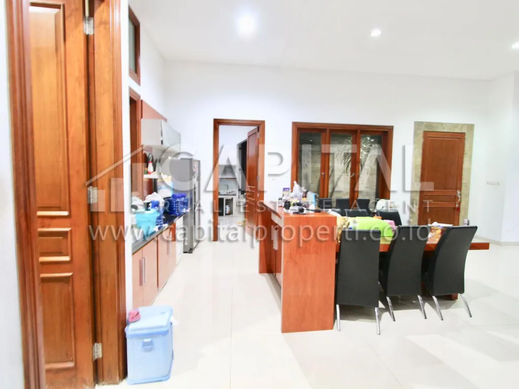 Jual rumah kantor full furnished di sayap Burangrang Bandung Kota | iklanova.com