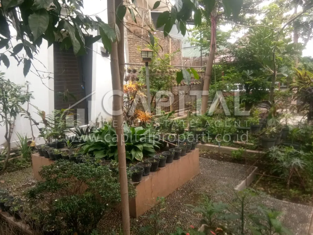 Jual rumah komplek 2.5 lantai di Sutra Graha Mengger Bandung | iklanova.com
