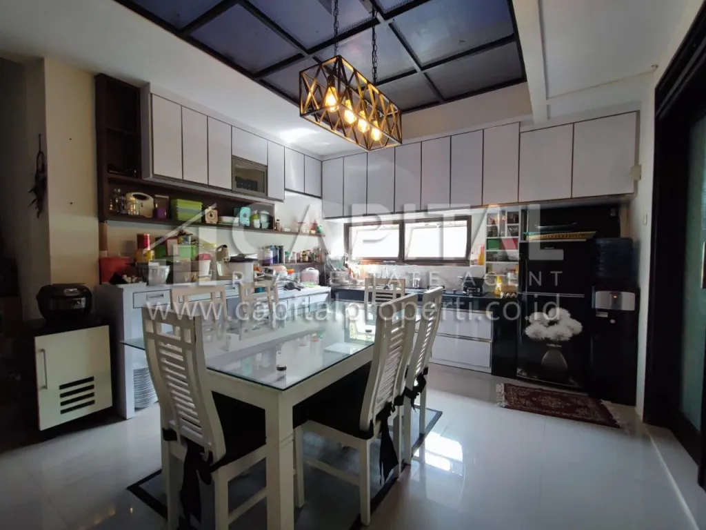 Jual rumah kostan 3 lantai di sayap Dago Bandung | iklanova.com