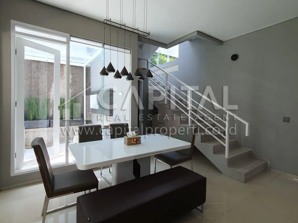 Jual rumah lux 2 lantai di Cluster Tirta Nirwana Resort Dago Pakar Bandung | iklanova.com