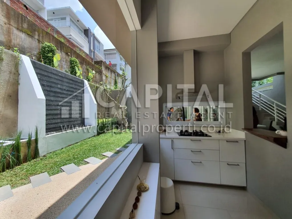 Jual rumah lux 2 lantai di Cluster Tirta Nirwana Resort Dago Pakar Bandung | iklanova.com