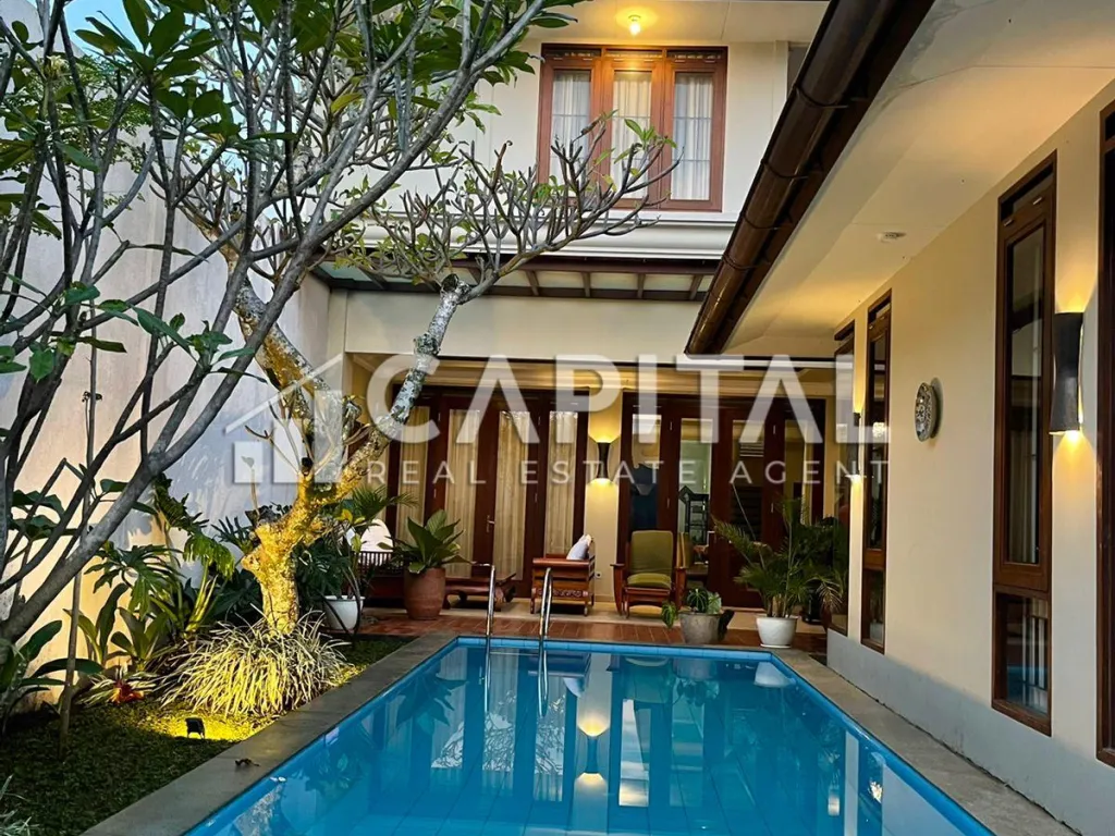 Jual rumah mewah American Style dengan kolam renang pribadi di Gegerkalong Bandung | iklanova.com