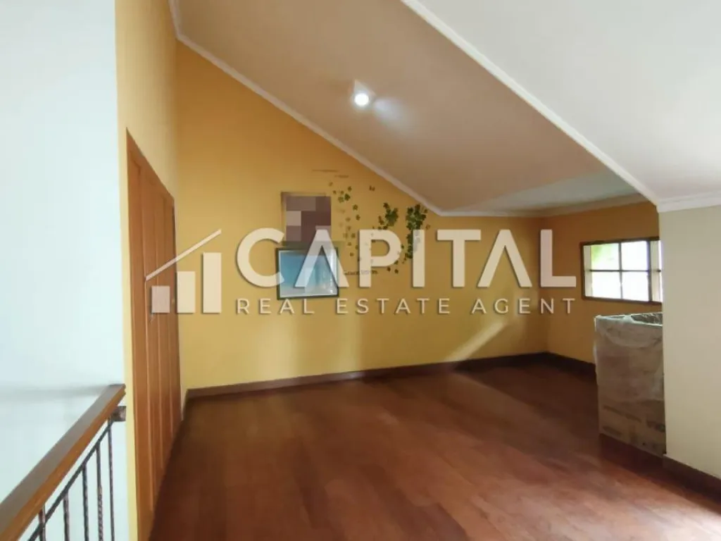 Jual rumah nyaman 1.5 lantai dalam cluster yang tenang di sayap Pasteur | iklanova.com