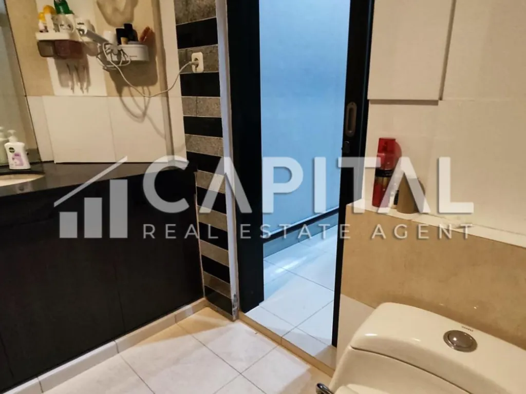 Jual rumah nyaman dan terawat di Singgasana Pradana Bandung | iklanova.com