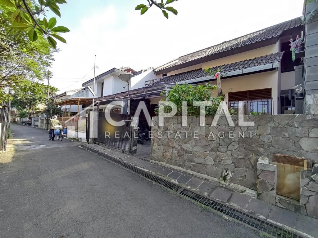 Jual rumah nyaman tengah kota di sayap Ciateul Bandung | iklanova.com