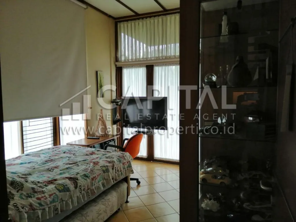 Jual rumah sejuk dan indah 5 lantai di Resort Dago Pakar Bandung | iklanova.com