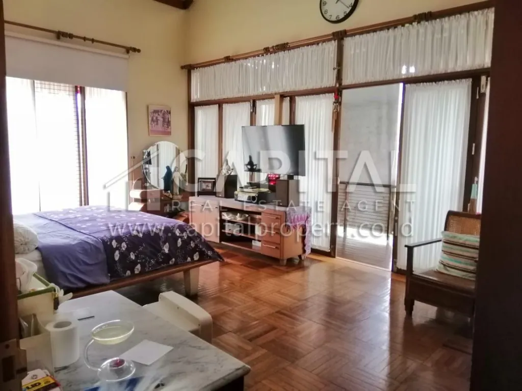 Jual rumah sejuk dan indah 5 lantai di Resort Dago Pakar Bandung | iklanova.com