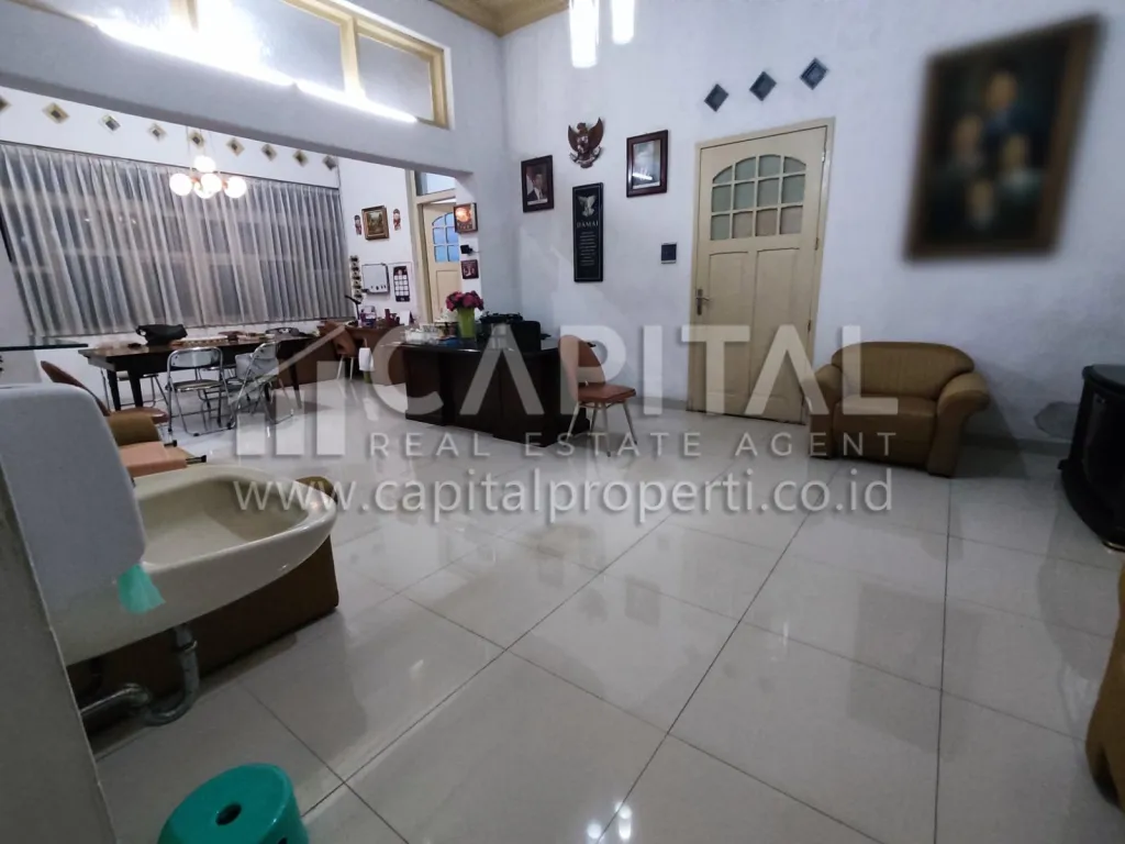 Jual rumah strategis 2 lantai di area sayap Merdeka Bandung | iklanova.com