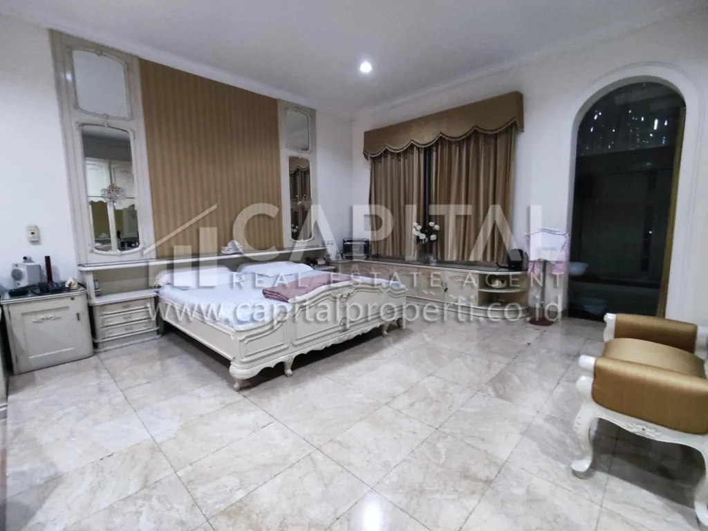 Jual rumah strategis 2 lantai di area sayap Merdeka Bandung | iklanova.com