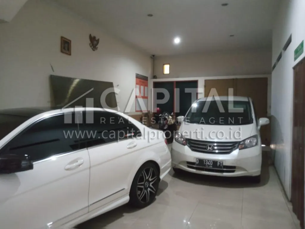 Jual rumah strategis 2 lantai di sayap Dago Bandung | iklanova.com