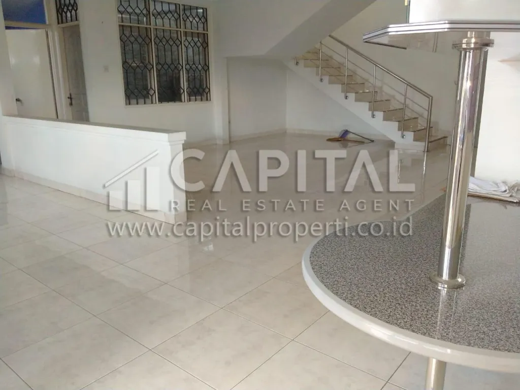 Jual rumah untuk usaha di Dago Raya Golf Bandung | iklanova.com