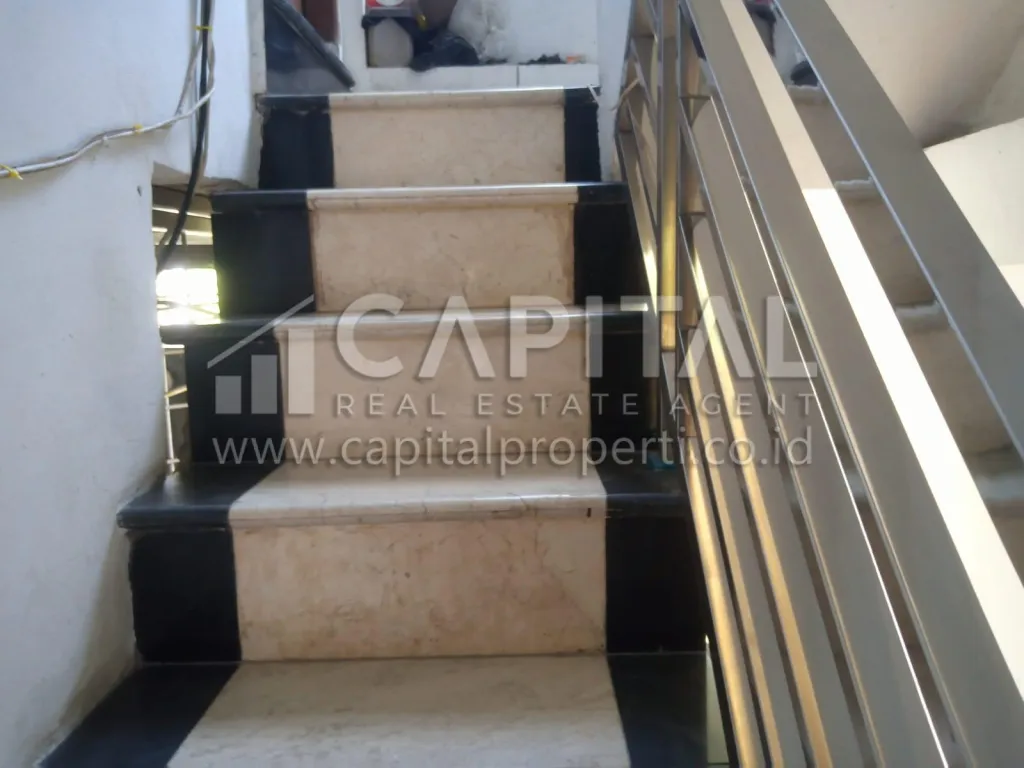 Jual rumah usaha strategis di Gunung Batu Bandung | iklanova.com