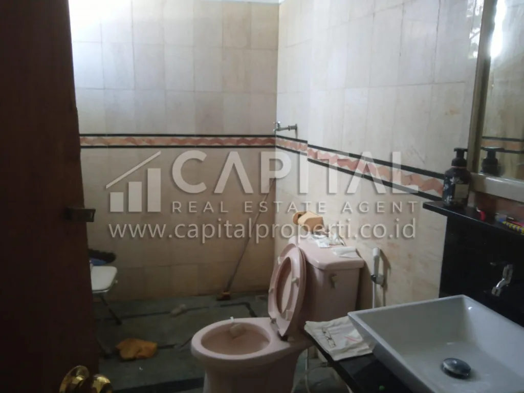 Jual rumah usaha strategis di Gunung Batu Bandung | iklanova.com