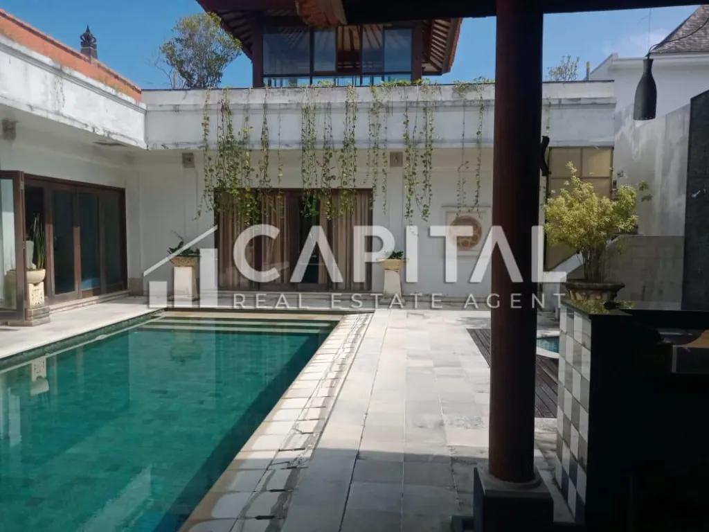 Jual villa cantik dengan kolam renang di Umalas Bali | iklanova.com