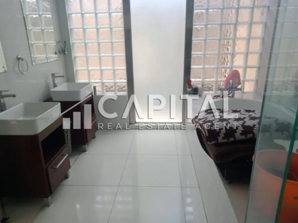 Jual villa cantik dengan kolam renang di Umalas Bali | iklanova.com